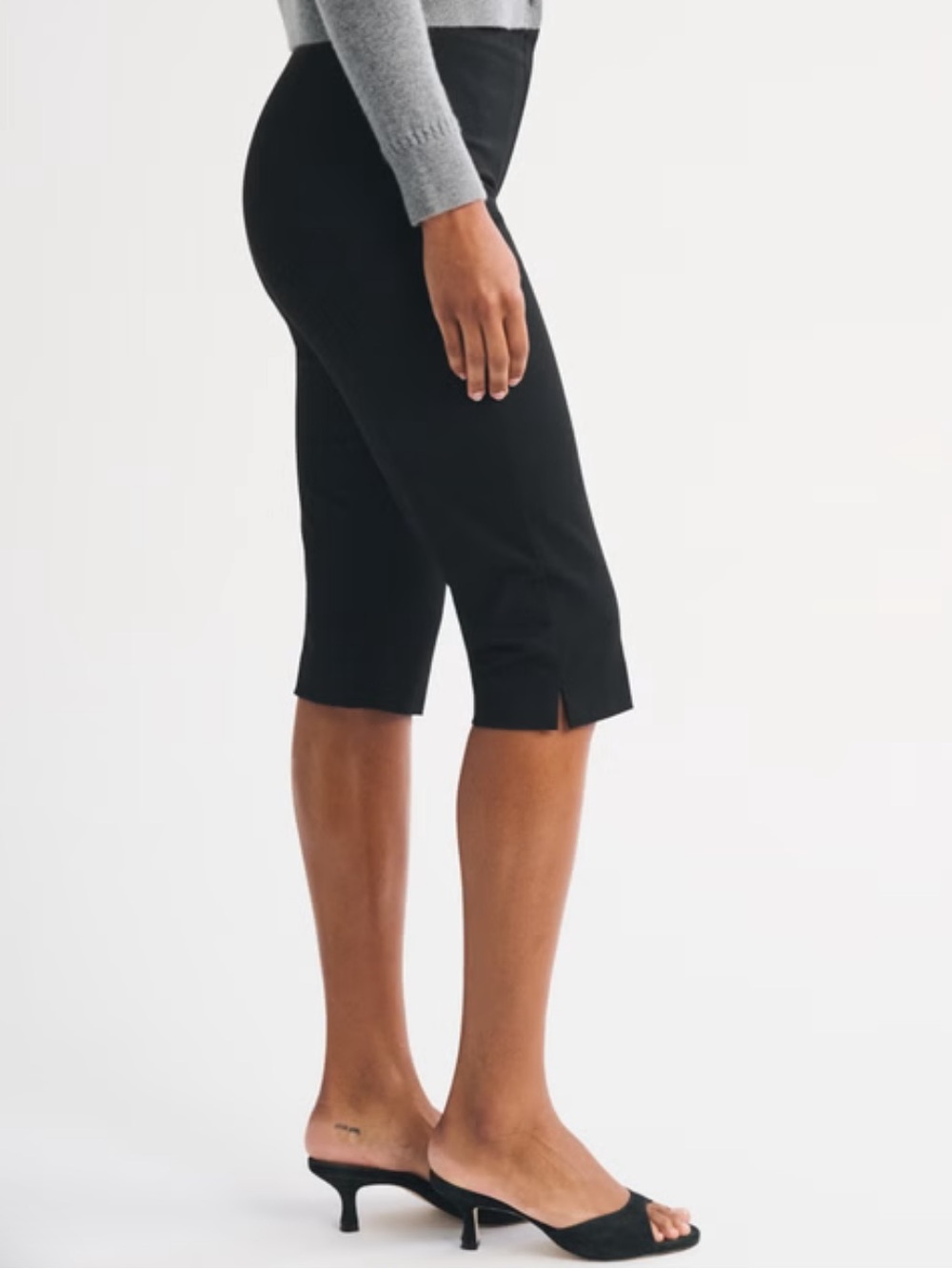 NWT Abercrombie capri 27 short